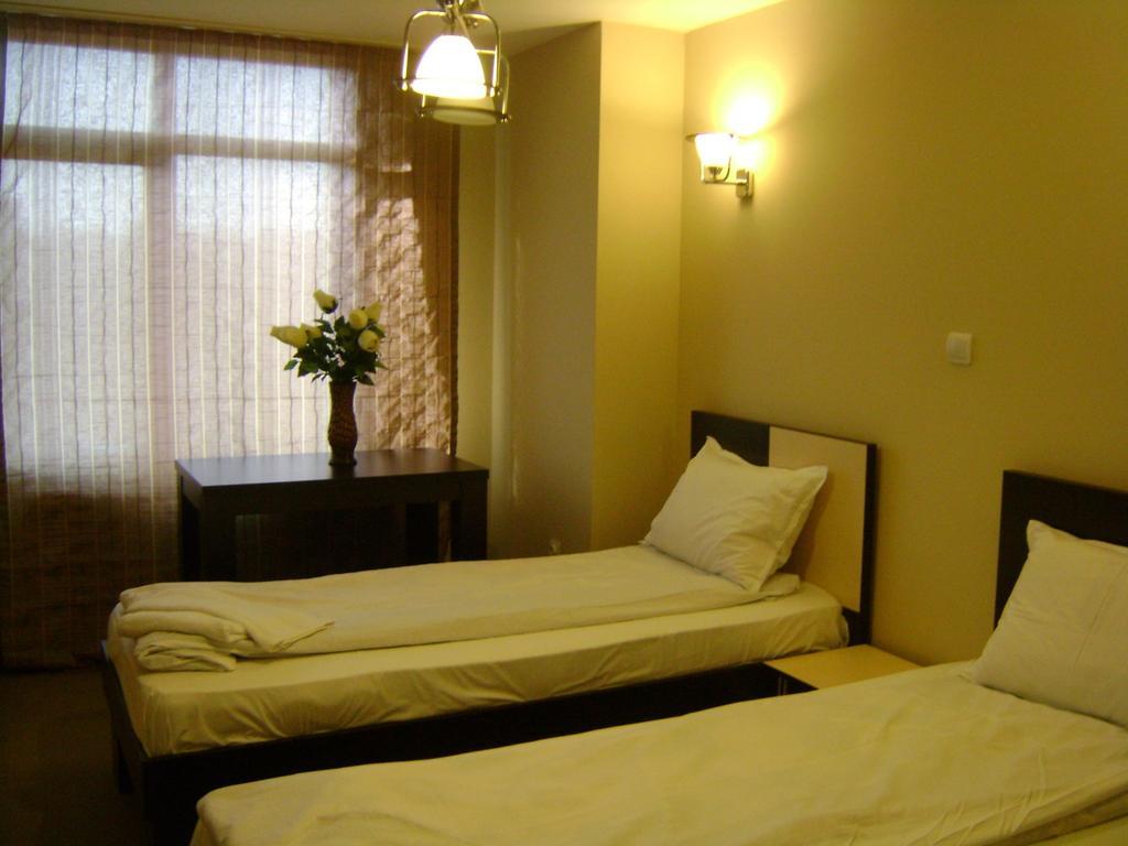 Hotel Babilon Boekarest Buitenkant foto