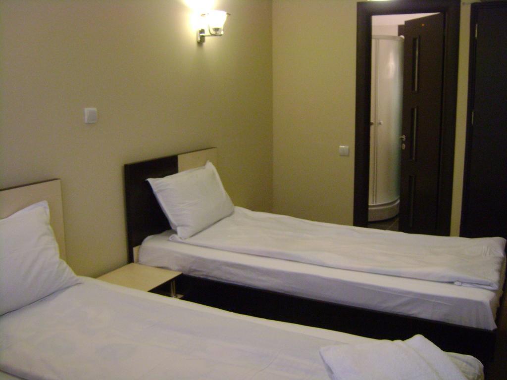 Hotel Babilon Boekarest Buitenkant foto